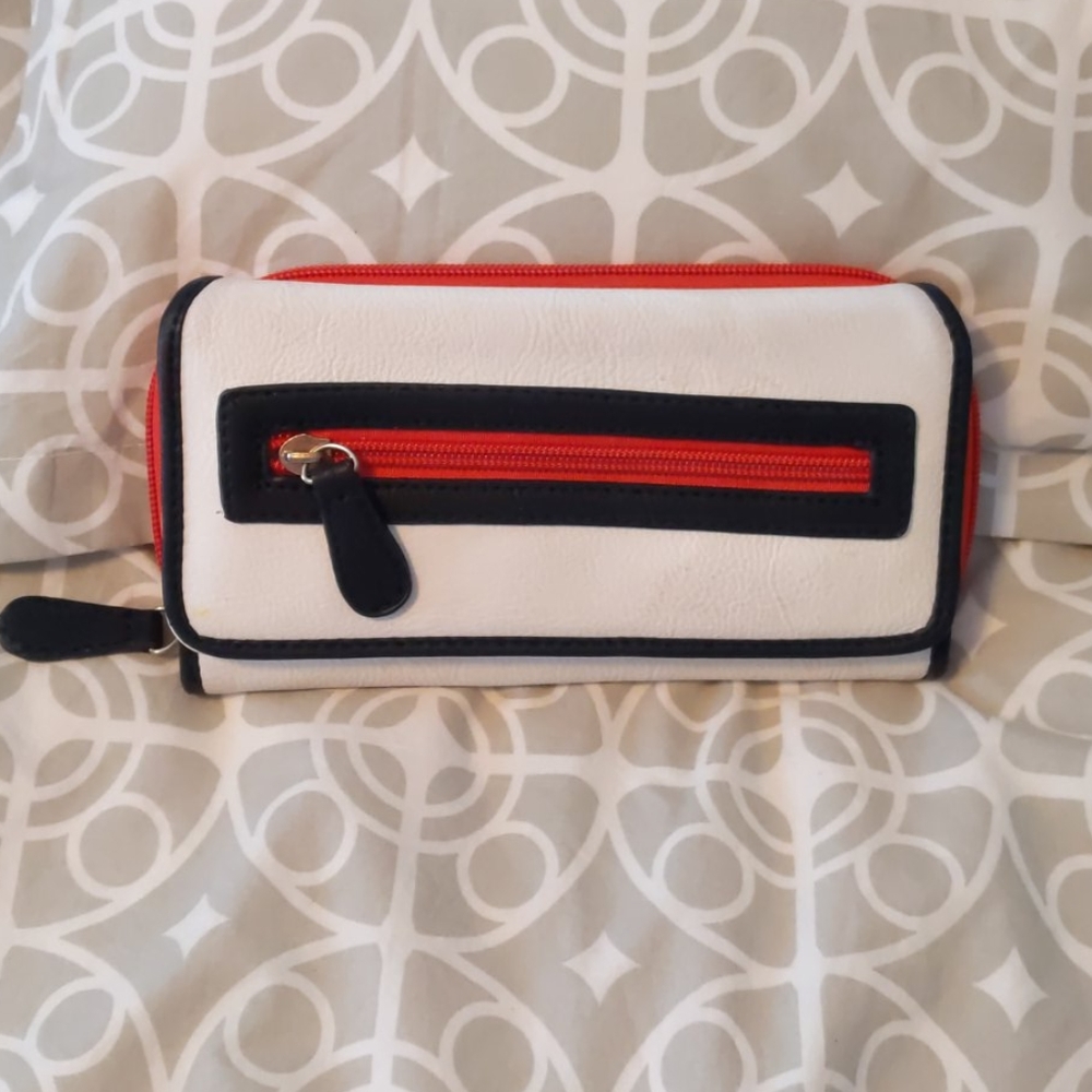 Large zippered wallet
